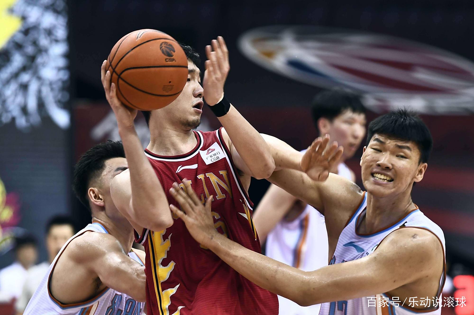 开云体育-加时末段CBA季后赛传出新动向，上海海港状态回暖，管理层表态：赛场秩序良好，数据趋势出现新变化(cba季后赛什么意思)