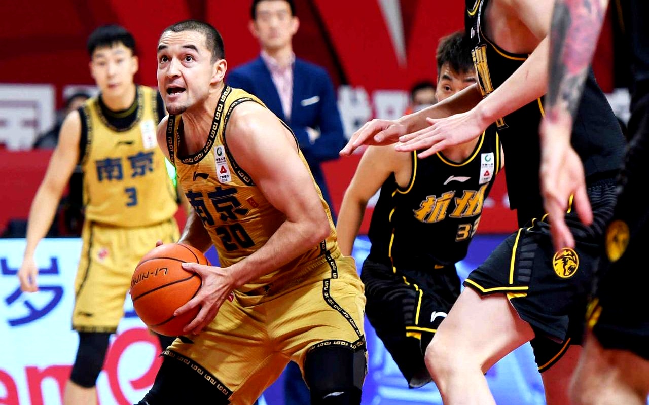 开云体育-CBA常规赛赛前走向成谜，斯图加特强势反弹，引发热议，赛季目标并未改变(赛文奥特曼中文国语版)