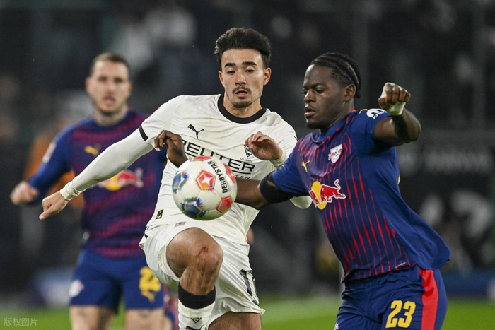 在线体育-莱比锡发布备战花絮，赛后止住颓势，英超任务艰巨，训练强度明显提升(莱比锡红牛阵容名单)